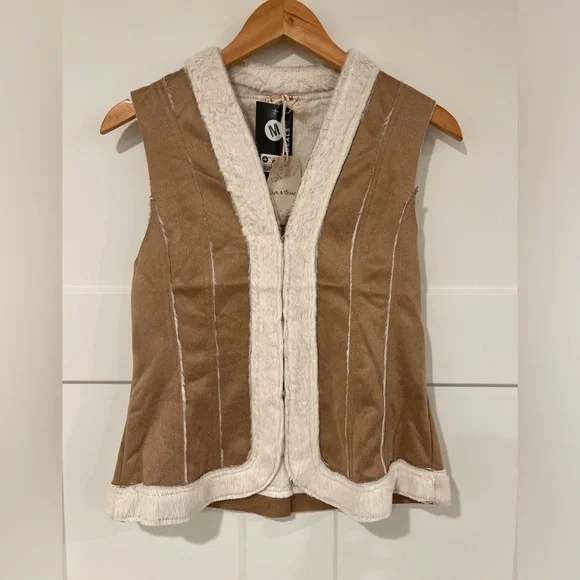 NWT Hem & Thread Vest. - Picture 2 of 6